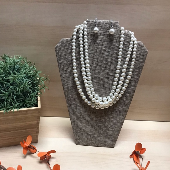 Jewelry - Faux Pearl necklace and earrings